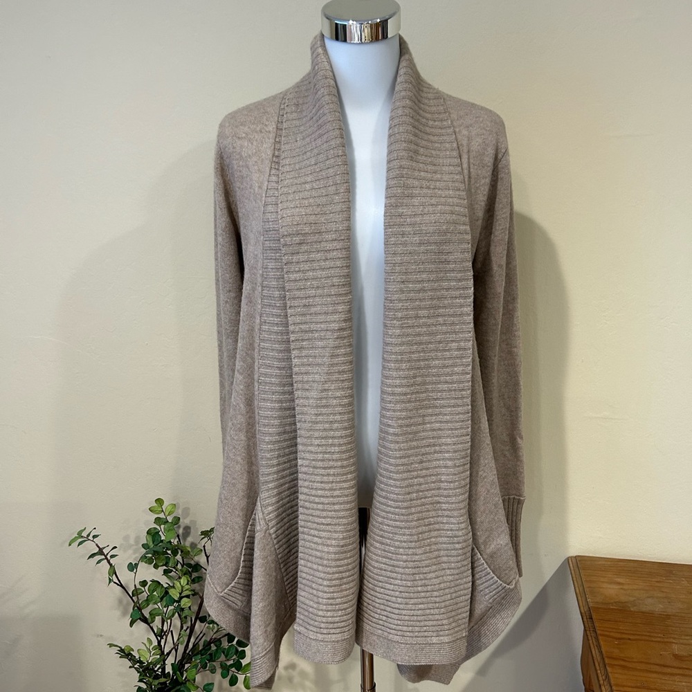 100% Cashmere CLUB MONACO (Italian Cashmere) high/low cardigan Taupe Size: S/P - Picture 1 of 14